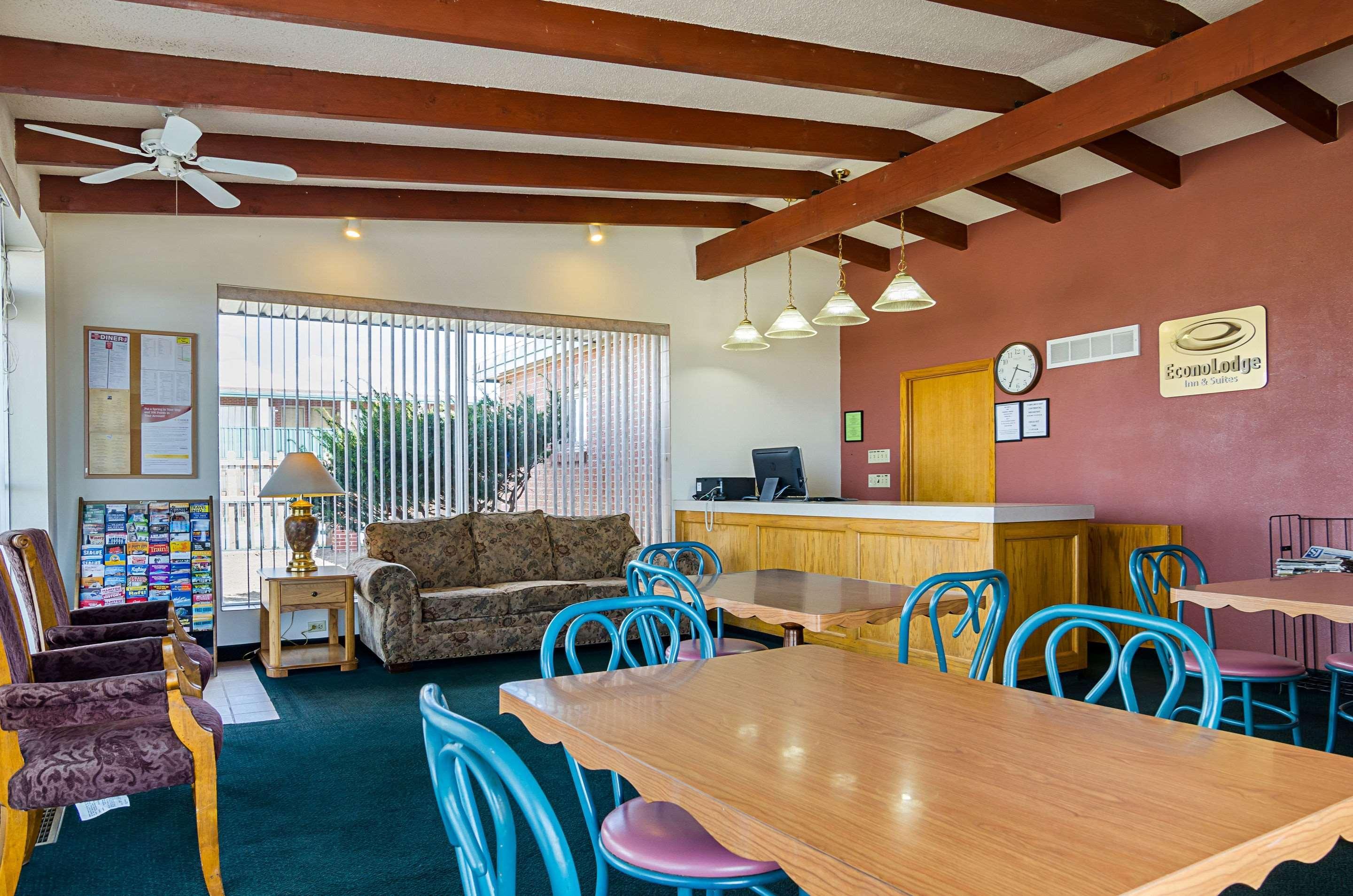 Econo Lodge Wakeeney Экстерьер фото